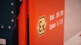 Aufdruck zu Explosionsschutzklassen auf einem explosionsgeschützten Schubmasterstapler Linde R14 EX.