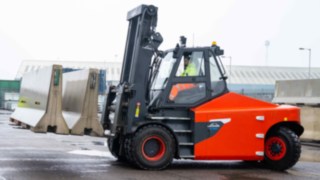 La série E100 – E180 en action. La série E100 – E180 en action.