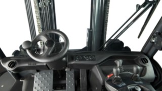 Champ de vision dégagé dans toutes les directions depuis la cabine. Vue vers l’extérieur depuis la cabine.