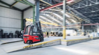 I carrelli elevatori elettrici di Linde Material Handling sono dotati di serie di un’unità di trasmissione dei dati.