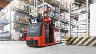 Les préparateurs de commandes N20 C de Linde Material Handling en service dans l’entrepôt