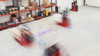 Des chariots automatisés dans un entrepôt