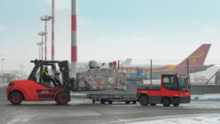 Flurförderzeuge von Linde im Einsatz am Flughafen  Flurförderzeuge von Linde im Einsatz am Flughafen