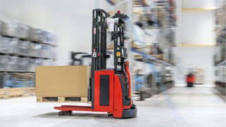 Sistema di trasporto a guida automatica di Linde Material Handling