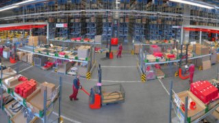 Material flow in a warehouse equipped by Linde Material Handling Material flow in a warehouse equipped by Linde Material Handling