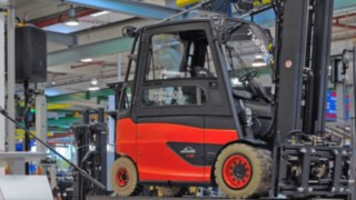 Übergabe des 750.000sten Gabelstaplers von Linde Material Handling an den Kunden.