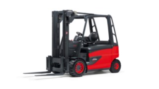 Nel 2010 con i modelli da 2 fino a 5 tonnellate Linde introduce sul mercato nuove caratteristiche. Carrello elevatore elettrico E50 di Linde Material Handling dell’anno 2011