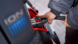 La tecnologia agli ioni di litio di Linde Material Handling è adesso disponibile anche per carrelli elevatori per carichi fino a 8 tonnellate. Tecnologia agli ioni di litio di Linde Material Handling