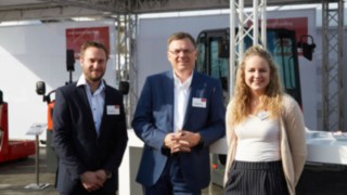 Linde-Experten der Inter Airport Messe 2017 in München Gruppenbild der Linde-Experten Fabian Scherer, Alexander Schmidt und Sophia Bockauf der Inter Airport Messe 2017 in München