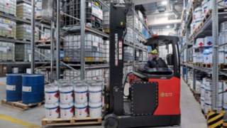Explosionsgeschützter Schubmaststapler R14 von Linde MH im Lager der Inver GmbH