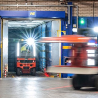Gabelstapler von Linde Material Handling im Einsatz bei Michelin Tyre PLC.