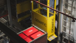 Regalbediengerät von Dematic im Hochregallager