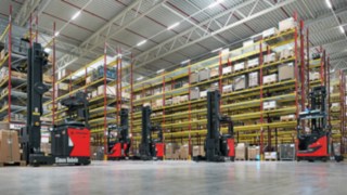 Mehrere R-MATICs von Linde MH im Lager bei Simon Hegele