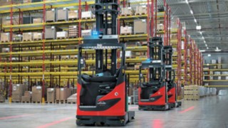 Mehrere automatisierte Schubmaststapler Linde R-MATIC im Einsatz bei Simon Hegele