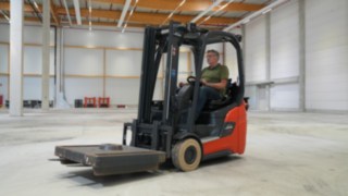 Les modèles Xi16 et Xi20 P Linde testés par l’expert en chariots élévateurs Theo Egberts. Vidéo du test des modèles Xi Linde par l’expert en chariots élévateurs Theo Egberts.