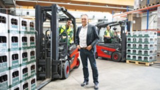Staff at the Veltins brewery with the Linde Material Handling E30 electric forklift trucks