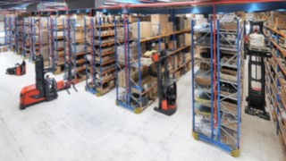 Hochperformatives Logistikzentrum von Yanmar Compact Equipment Europe und Lösungen von Linde Material Handling Yanmar Compact Equipment Europe setzt bei Logistiklösungen auf Linde Material Handling.