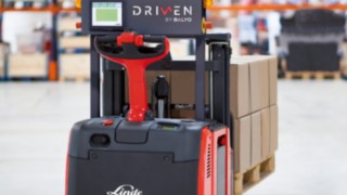 Einführung der ersten automatisierten Flurförderzeuge von Linde MH.