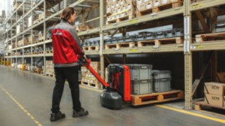 Transpalette compact de Linde Material Handling Transpalette compact de Linde Material Handling