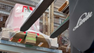 Dents de fourches d’un chariot à mât rétractable Linde