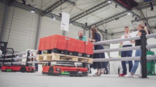 Der Lastträger C-MATIC von Linde ganz autonom unterwegs auf der WoMH 2022.