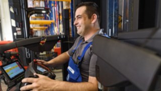 Le pupitre de commande ergonomique du chariot combiné K Linde